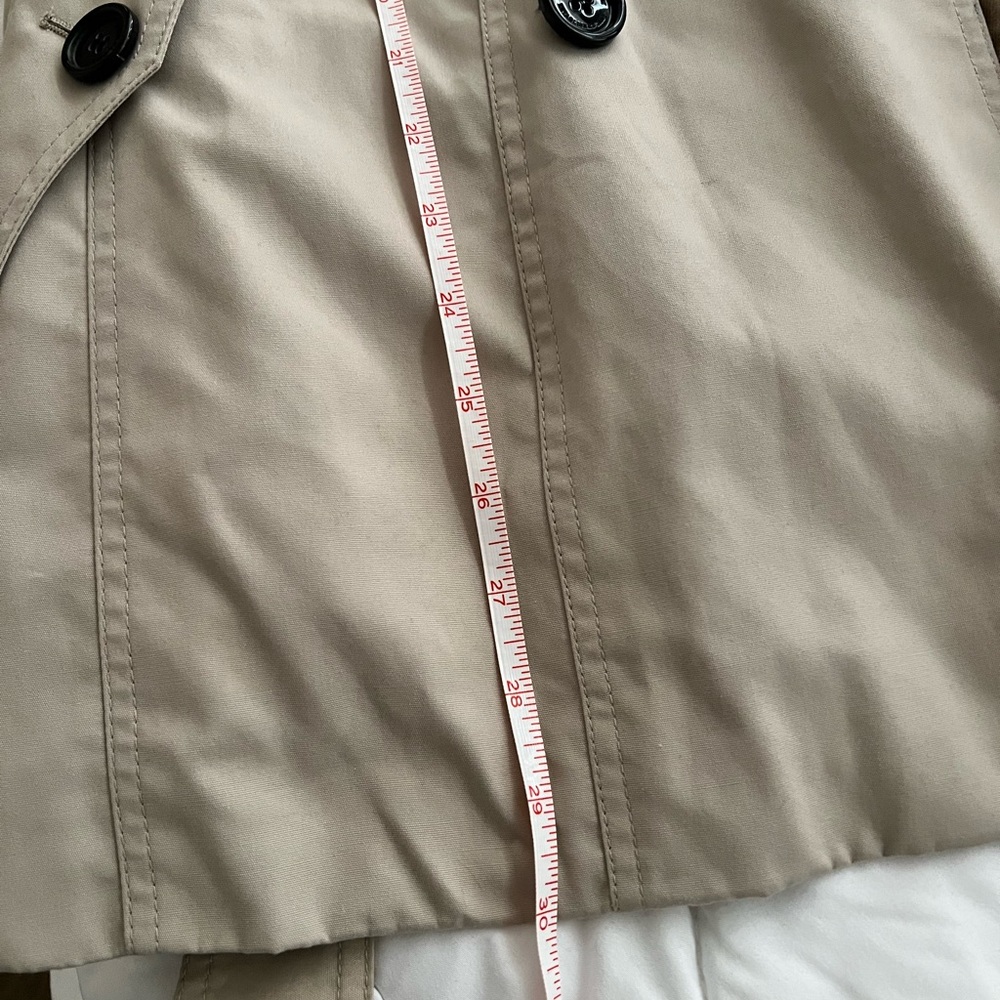 Burberry Beige Trench Coat with Classic Check Lining - Picture 9 of 11